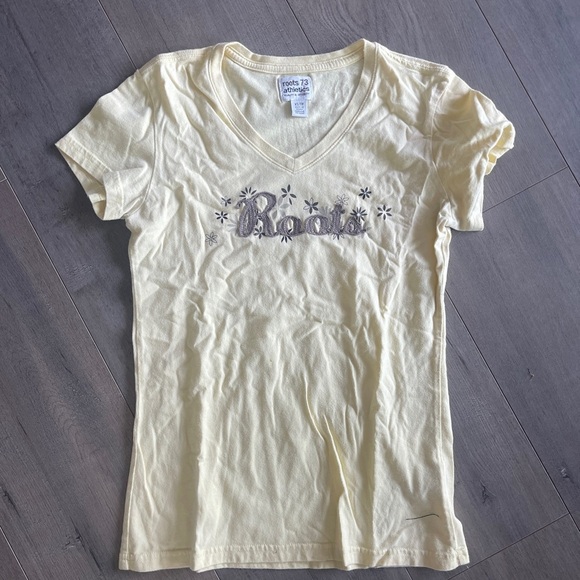 Roots Yellow V-Neck T-Shirt with Embroidered Design XS - Picture 1 of 3